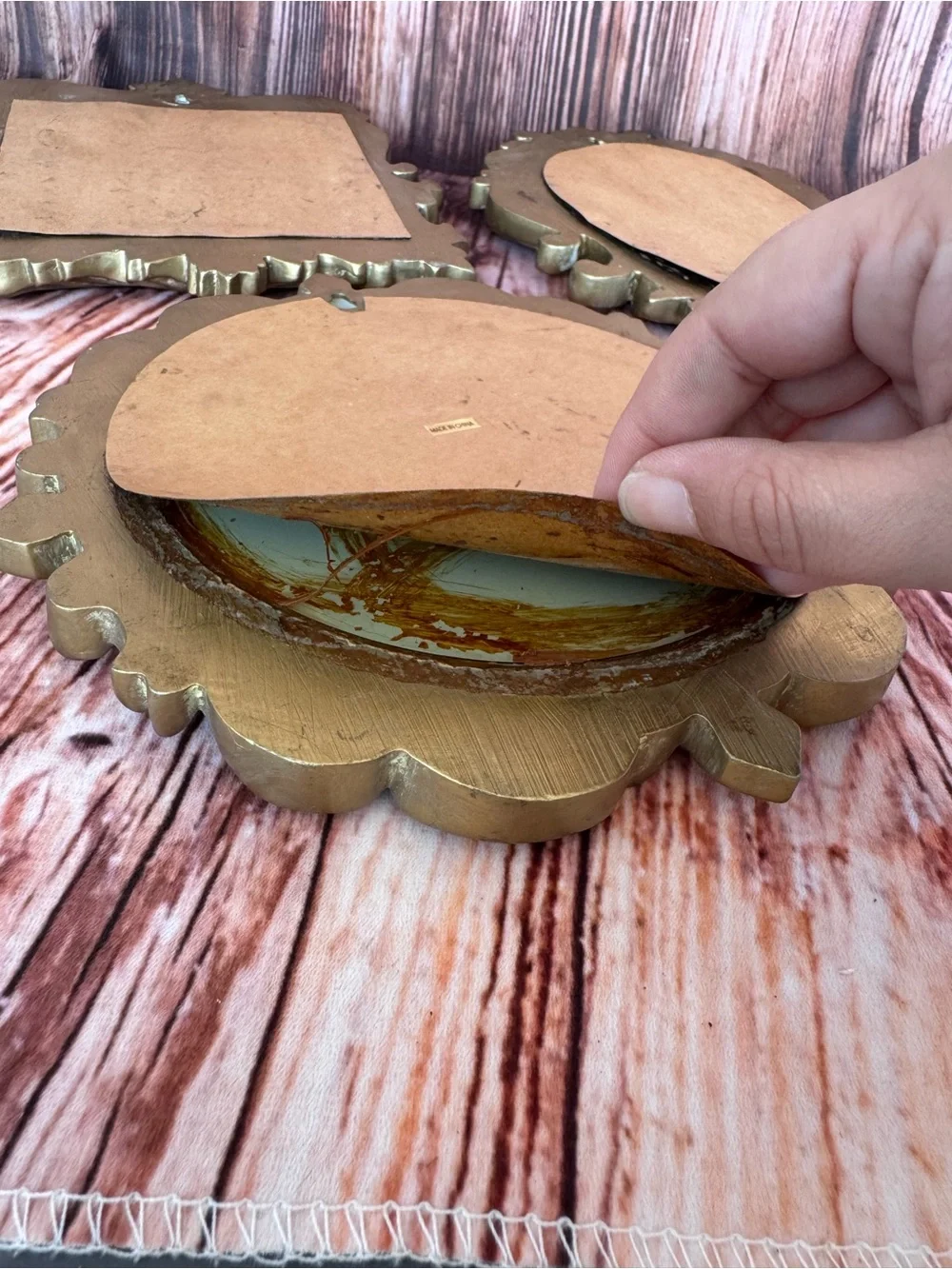 N/A gold resin